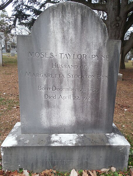 File:Moses Taylor Pyne (1855-1921) tombstone.jpg