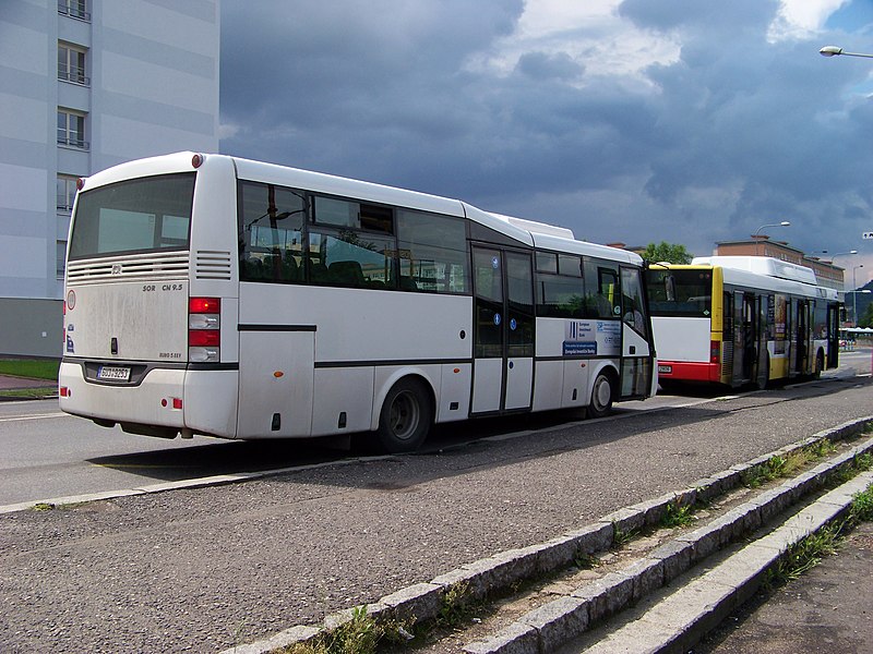 File:Most, Rudolická, autobus DPMCHJ - SOR CN 9,5.jpg