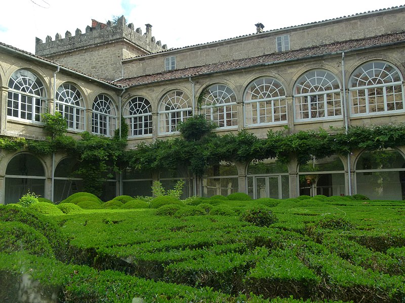 File:Mosteiro de San Lourenzo Trasouto (detalle del claustro).JPG