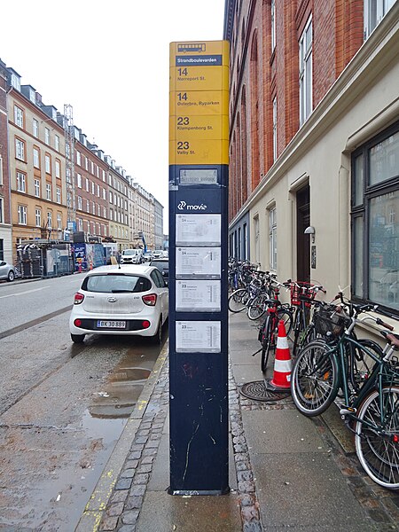 File:Movia bus stop Strandboulevarden 01.jpg