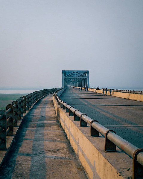 File:Munger Ganga Rail Road Bridge.jpg