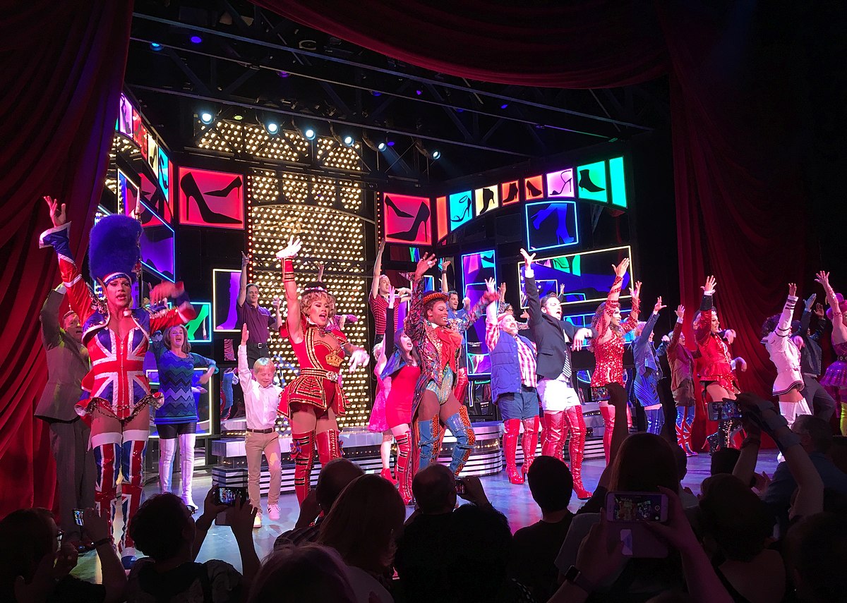 1200px Musical Kinky Boots in Operettenhaus Hamburg Germany May 2018 05