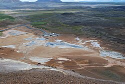 A Hveraröndi lelőhely általános képe a Námafjall tetejéről.