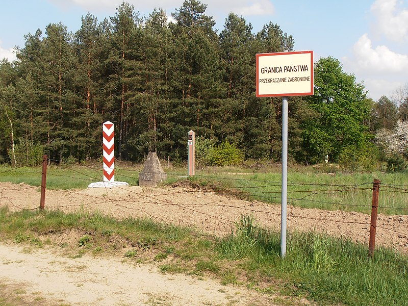 File:Niemirów-Belarus-Poland-border-140501-17.jpg