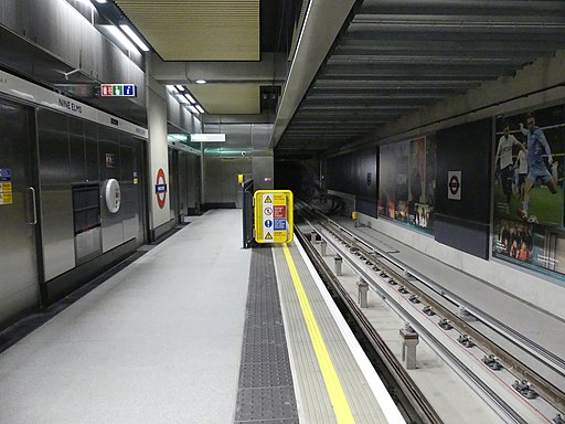 Nine Elms stn northbound look west3