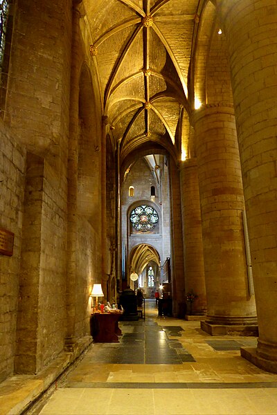 File:Northern Aisle of Tewskbury Abbey, Facing East.jpg