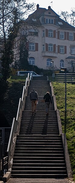 File:Oberer Teil der Gefängnisstaffel in Tübingen 2019.jpg