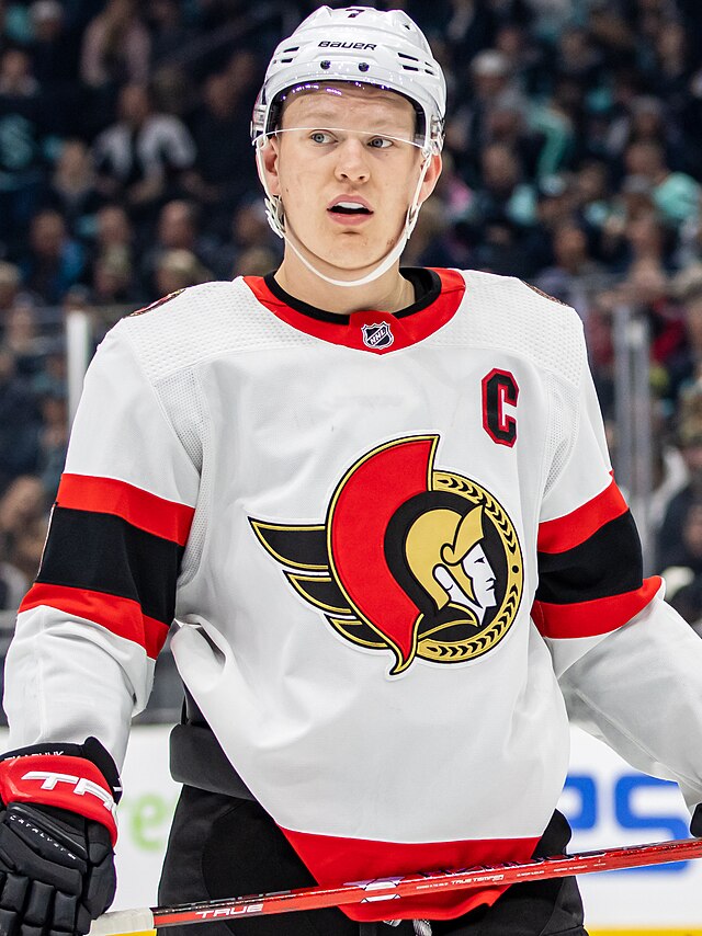 Description de l'image Ottawa Senators at Seattle Kraken - 2023-03-09 - Brady Tkachuk.jpg.