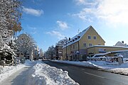 Deutsch: Ottobrunner Straße Richtung SO von Höhe Haus Nr. 138 aus