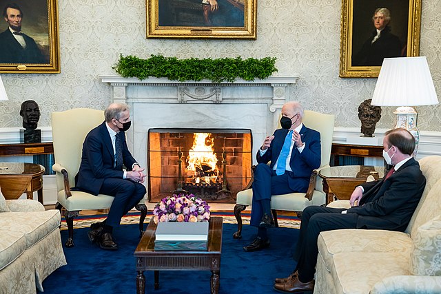 Støre with U.S. President Joe Biden and Jake Sullivan in January 2022