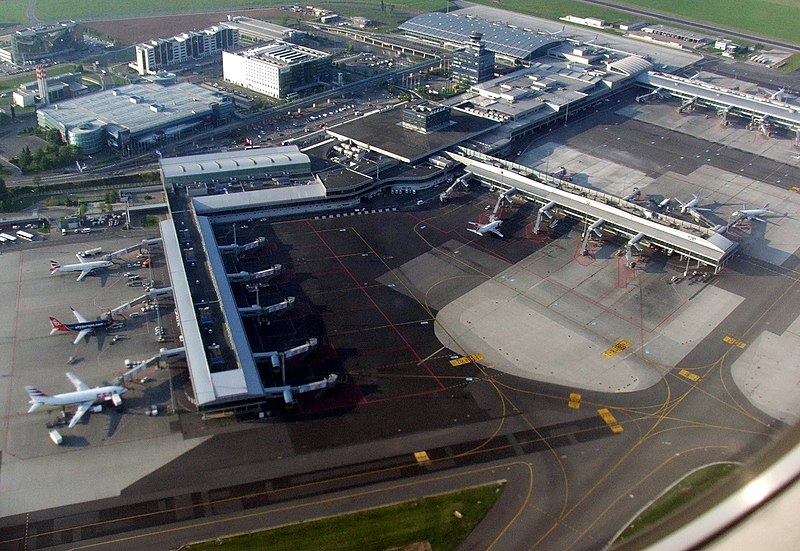 File:PRG Ruzyne airport view 8971b.jpg