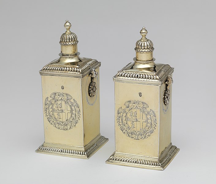 File:Pair of perfume bottles MET DP269998.jpg