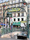 París 18 - Edicule Guimard - Place de Clichy.JPG