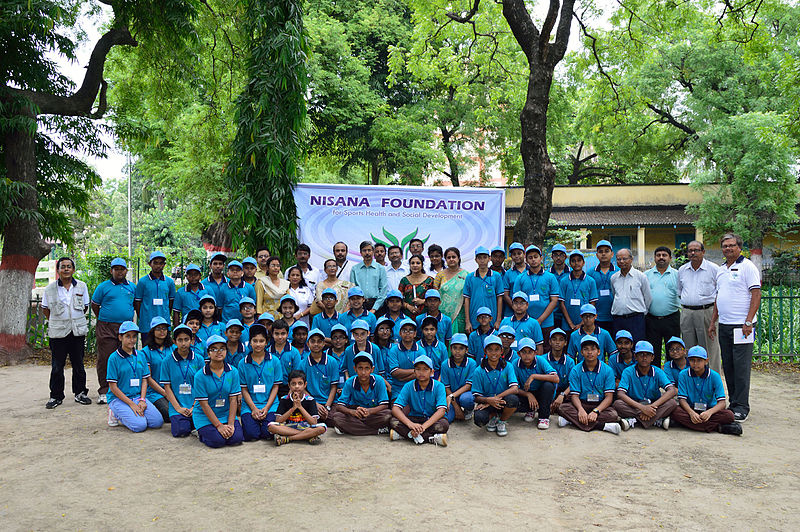 File:Participants with Nisana Foundation Dignitaries and Patrons - Inaugural Session - Summer Camp - Sibpur BE College Model High School - Howrah 2013-06-07 8740.JPG