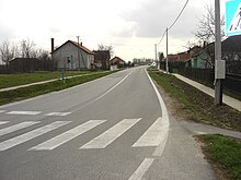 Datoteka:Petlovac-(20130401)-Ulica_Josipa_Krasa-od_crkve_prema_Bolmanu.jpg