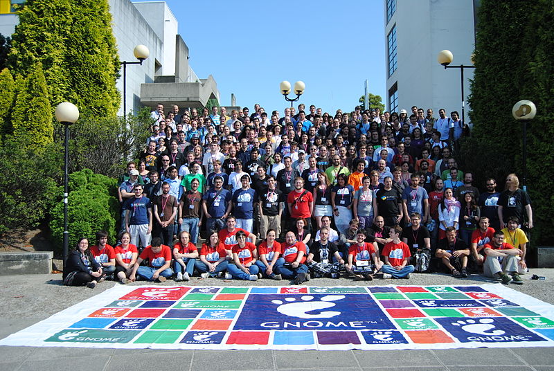 File:Photo of family. GUADEC 2012 II.jpg