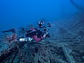 عکاس زیر آب در تنفس مجدد. الکساندر هاچه در کشتی لو پلینزین، مالت (۲۰۲۱).