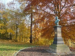 Pomník purkmistra Martina Kopeckého v Lochotínském parku na podzim 2011