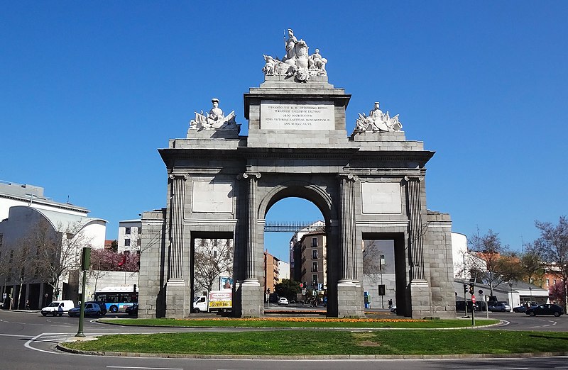 File:Puerta de Toledo, Madrid (2).jpg