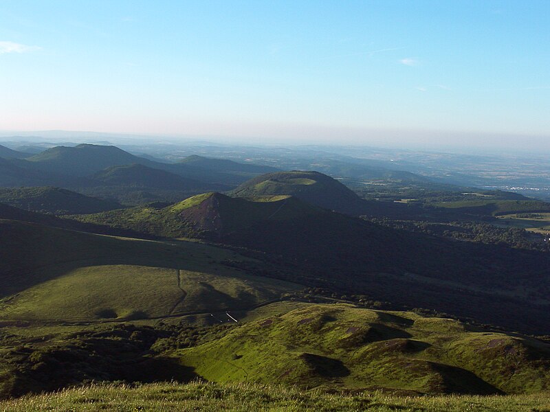 File:Puy de Pariou 2001-06-22.jpg