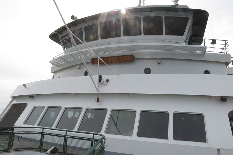 File:Puyallup pilothouse and front windows.JPG