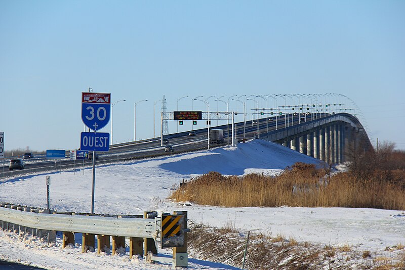 File:Quebec Autoroute 30 - WB - Beauharnois Canal Bridge (2).jpg