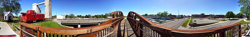 File:Railroad Museum and Park in Moberly, MO.jpg