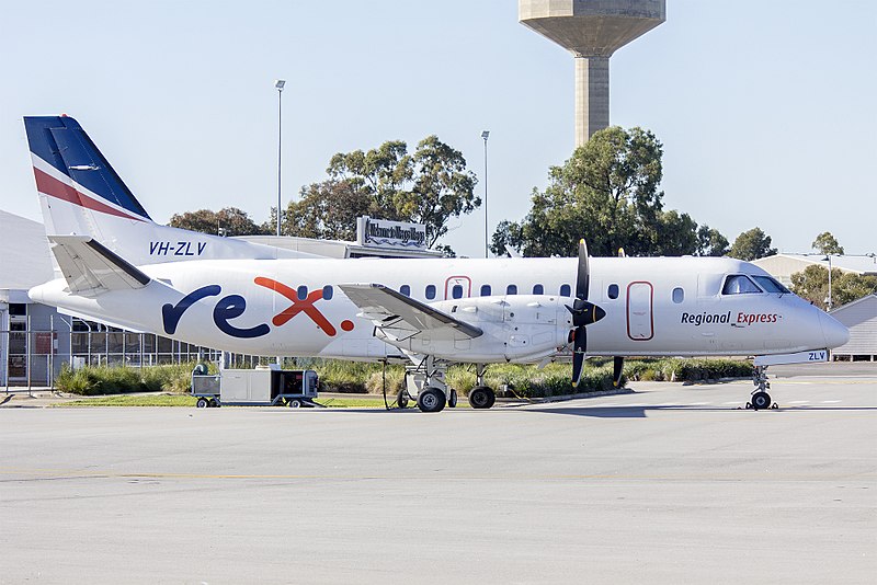 File:Regional Express Airlines (VH-ZLV) Saab 340B at Wagga Wagga Airport.jpg