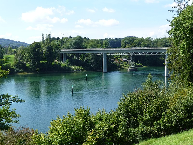 File:Rhine near Stein 250.jpg