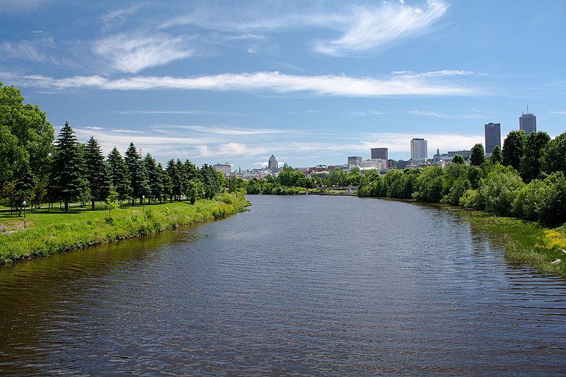 File:Rivière Saint-Charles vue du pont Drouin.jpg