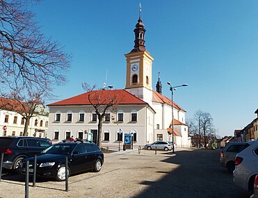 Hôtel de ville, église.