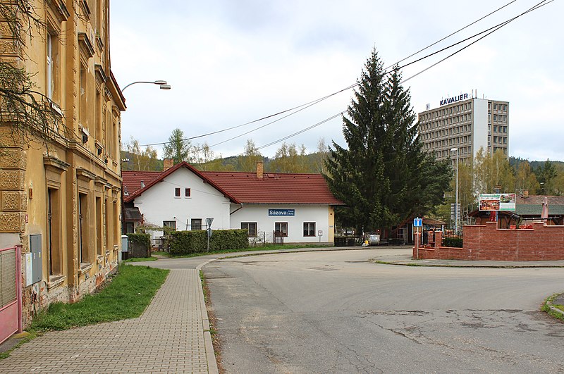 File:Sázava, Nádražní street.jpg