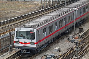 S408 Sihui Doğu İstasyonu'na giriyor (20170323135854) .jpg