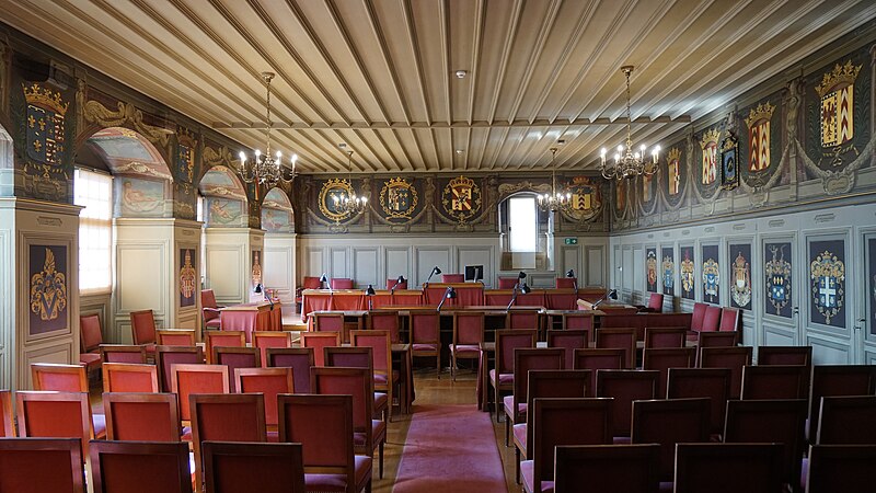 File:Salle des Etats, Chateau de Neuchatel.jpg