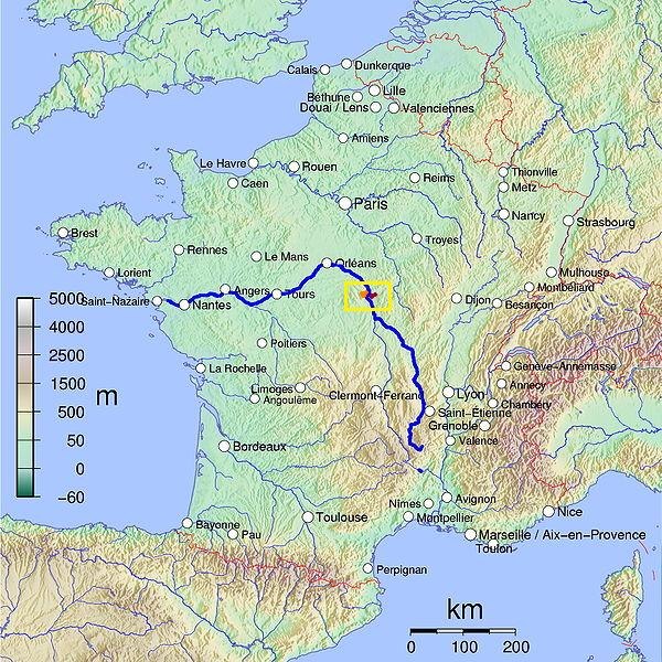 The distance between Sancerre (highlighted in pink within yellow box) and the Atlantic coast diminishes the maritime influence on the region and gives