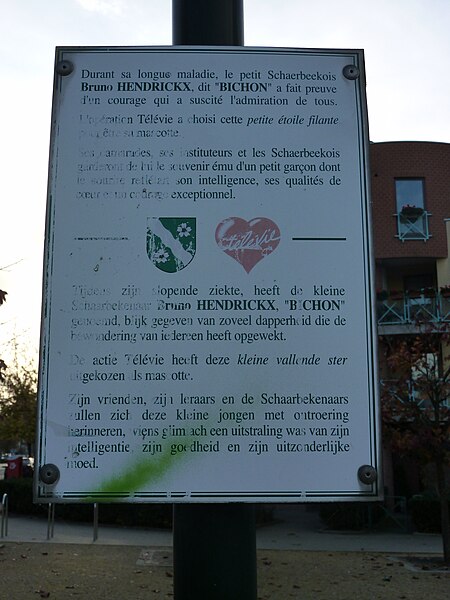 File:Schaerbeek - Place Bichon - Plaque commémorative Bruno Hendrickx.jpg