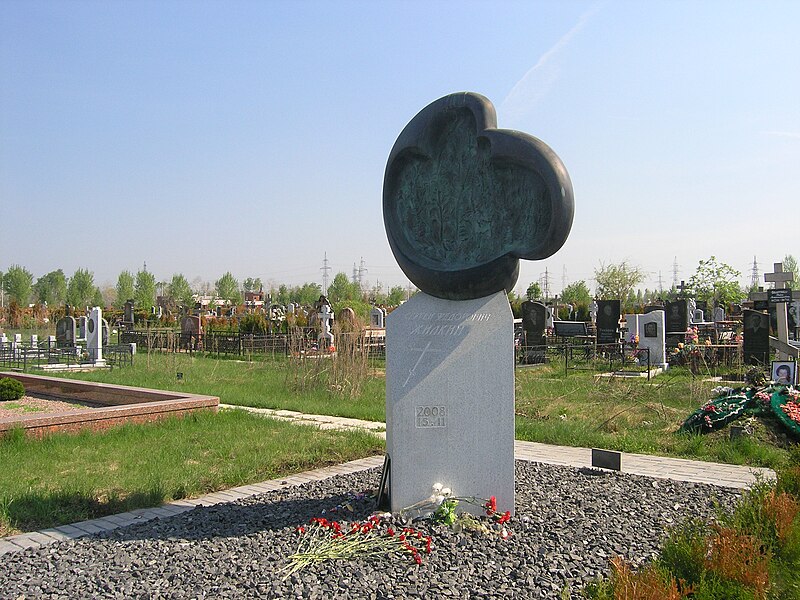 File:Sergei Zhilkin's grave 9544.JPG