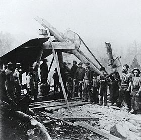 Shaft Huntington Copper Mine Bolton QC 1867.jpg