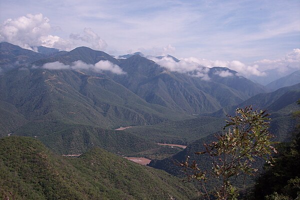 Río Grande de Santiago winding through the Sierra Madre Occidental, forming part of the border between Nayarit and Jalisco.