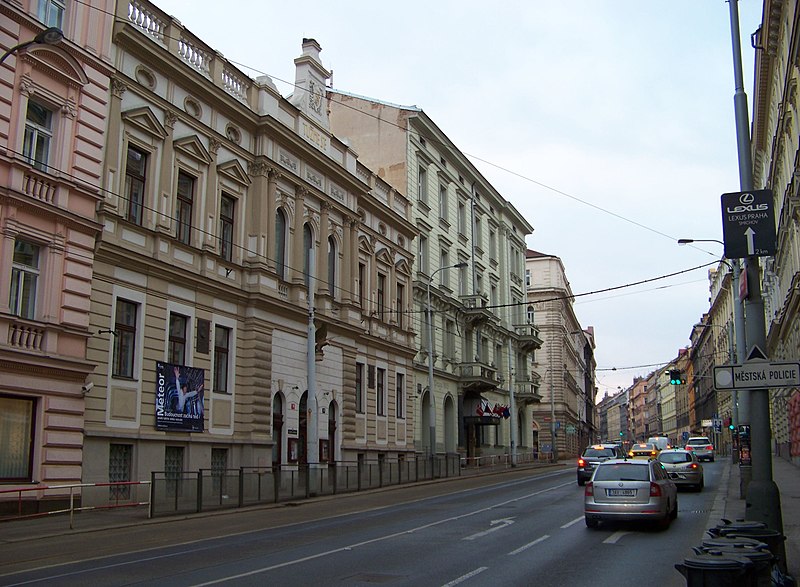 File:Smíchov, Plzeňská 27 a 29.jpg