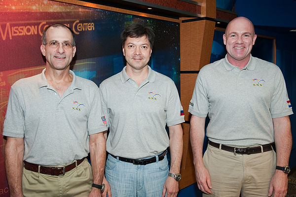 From left to right: Donald Pettit, Oleg Kononenko and André KuipersSoyuz programme (Crewed missions)← Soyuz TMA-22Soyuz TMA-04M →