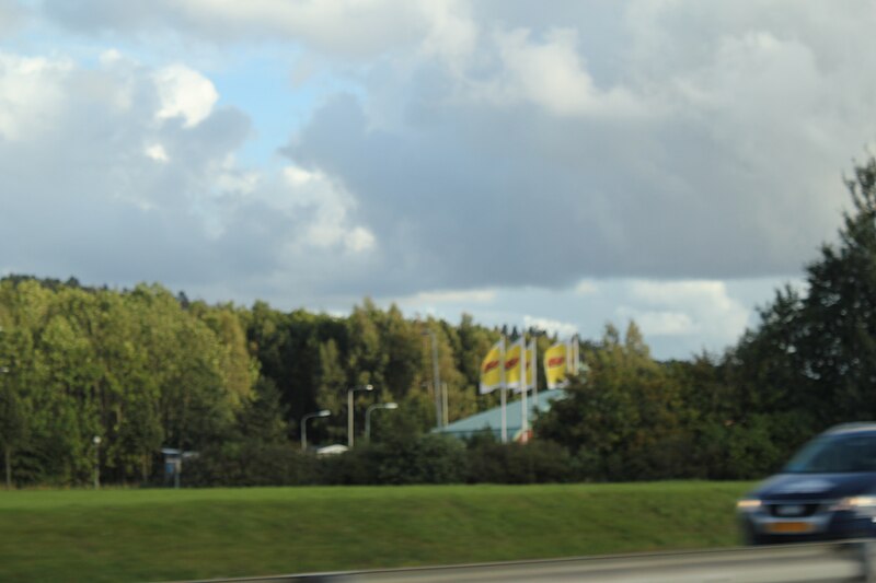 File:St1 Hisings Backa petrol station seen from E6, Sweden.jpg
