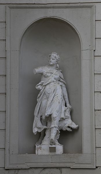 File:Statue Neues Schloss Schleissheim suedliche Verbindungsgalerie-1.jpg