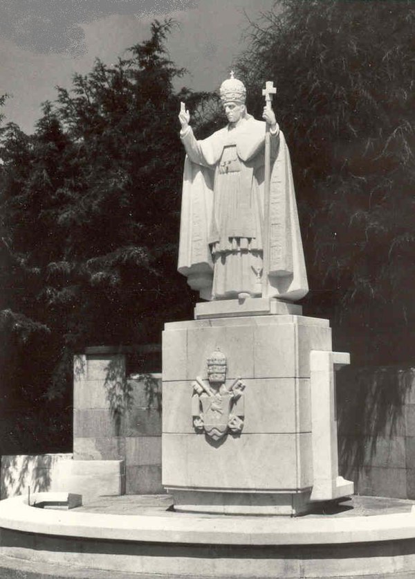 Fatima statue of Pope Pius XII.