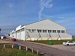 Ana Hangar (Calshot eski RNAS İstasyonu, Kalenin hemen güneyinde)