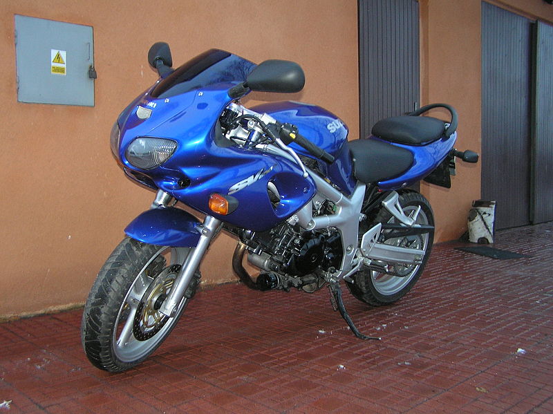 800px-Suzuki_sv650s_1.JPG