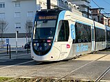 Une rame de tramway U 52600 à la station "Evry-Courcouronnes - Centre Ville - Université" de la ligne 12 Express du tramway d'Île-de-France