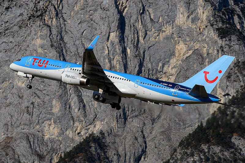 File:TUI Airways Boeing 757-200 G-OOBA.jpg