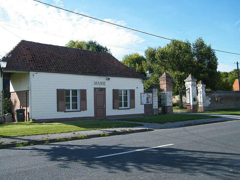 File:Tailly-l'Arbre-à-Mouches.jpg