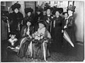 Tennessee Celeste Claflin bersama suffragette lainnya.